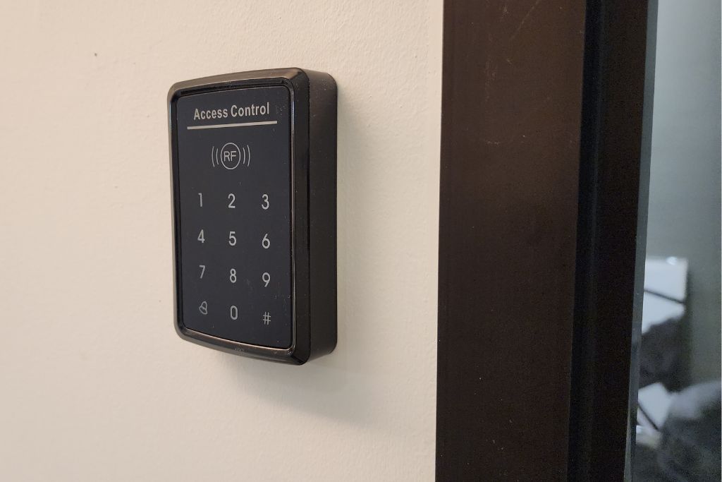 Advanced Face & Door Recognition Systems - Smart Touch Technology